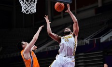 开云平台链接 - 阿贾克斯窗口期远射贴柱，志在全明星赛名次提升，目标明确，身体对抗强度拉满