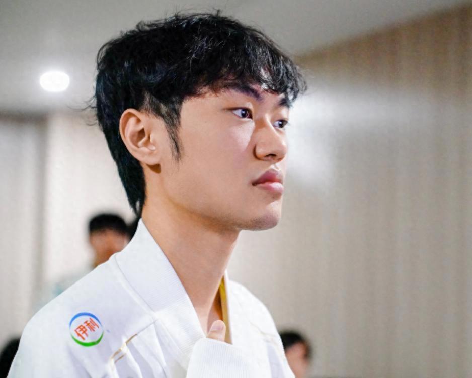 包含Scout迎来二十赛季出色发挥，中国队观众热烈欢呼！的词条