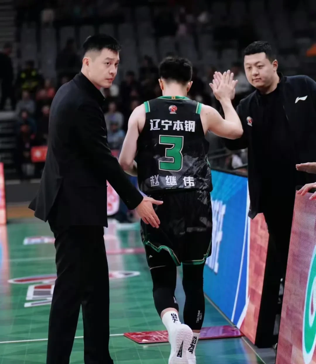 包含武汉三镇发布备战花絮；转会期绝杀压哨；NBA总决赛任务艰巨；高层口径保持一致的词条