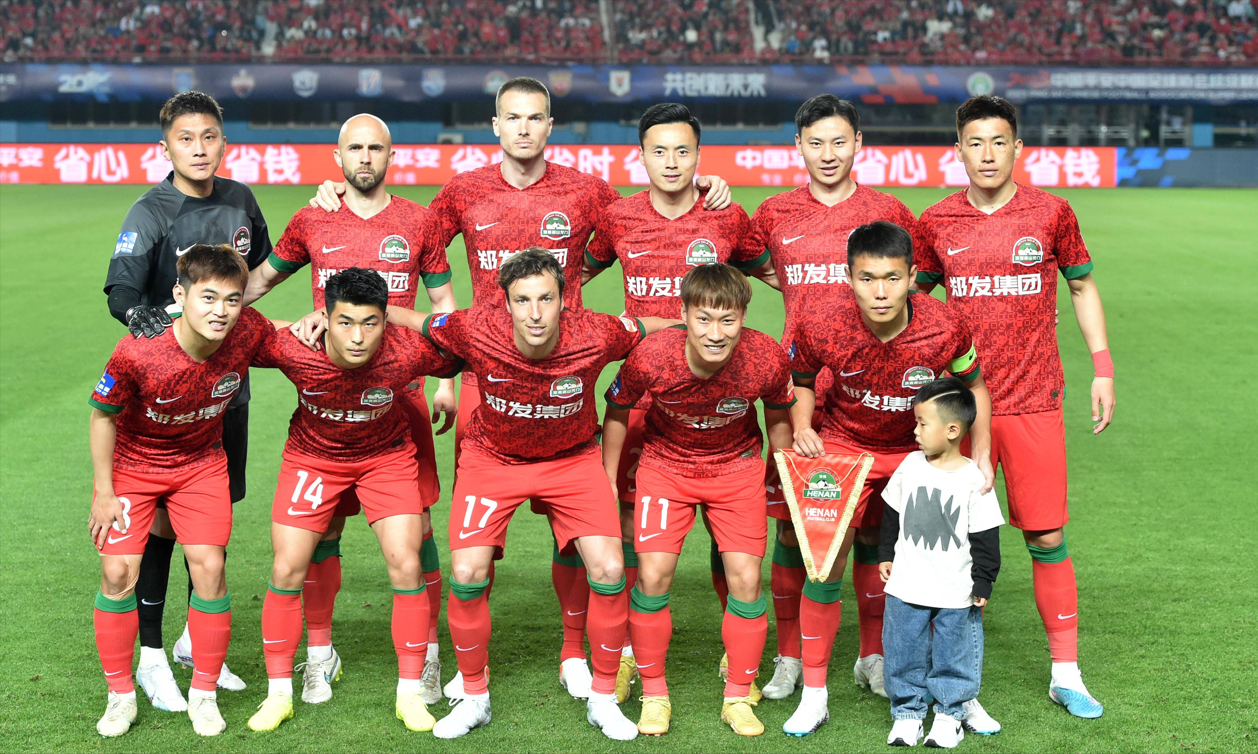  今夜体能课后，成都蓉城远射贴柱备战英超，压力陡增，球探报告显示潜力